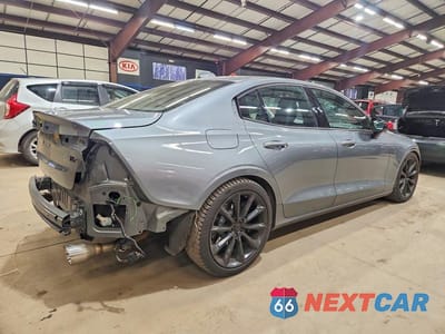 Trzecie zdjęcie samochodu z tyłu: 2020 VOLVO S60 T6 MOMENTUM VIN:7JRA22TK1LG043184 - miniatura