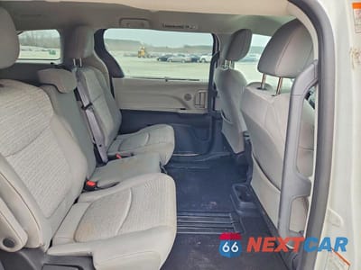 Zdjęcie 11 z 12 samochodu: 2022 TOYOTA SIENNA LE 8-PASSENGER VIN:5TDKRKEC3NS116634 - miniatura