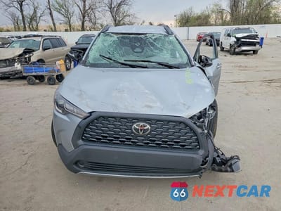 Piąte zdjęcie samochodu w środku: 2024 TOYOTA COROLLA CROSS LE VIN:7MUCAAAG1RV074801 - miniatura
