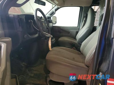 Zdjęcie 7 z 12 samochodu: 2019 CHEVROLET EXPRESS G2500 - CARGO VAN VIN:1GCWGBFPXK1330912 - miniatura