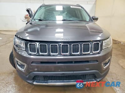 Piąte zdjęcie samochodu w środku: 2019 JEEP COMPASS LIMITED VIN:3C4NJDCBXKT854376 - miniatura
