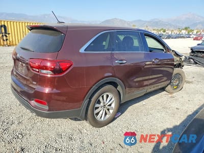 Trzecie zdjęcie samochodu z tyłu: 2019 KIA SORENTO LX VIN:5XYPG4A39KG549199 - miniatura