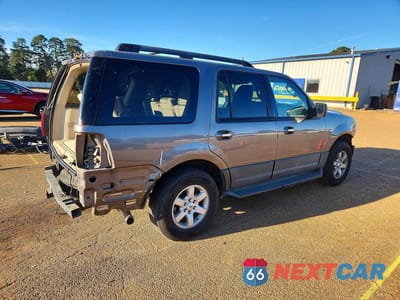 Trzecie zdjęcie samochodu z tyłu: 2011 FORD EXPEDITION XL VIN:1FMJU1F50BEF43366 - miniatura