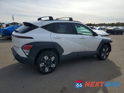 Trzecie zdjęcie samochodu z tyłu: 2025 HYUNDAI KONA SEL VIN:KM8HBCAB5SU236407 - miniatura