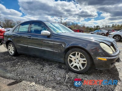 Czwarte zdjęcie samochodu z boku: 2004 MERCEDES-BENZ E 320 VIN:WDBUF65J04A494220 - miniatura