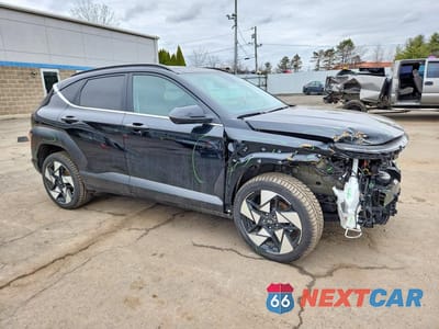 Czwarte zdjęcie samochodu z boku: 2024 HYUNDAI KONA LIMITED VIN:KM8HECA33RU115479 - miniatura