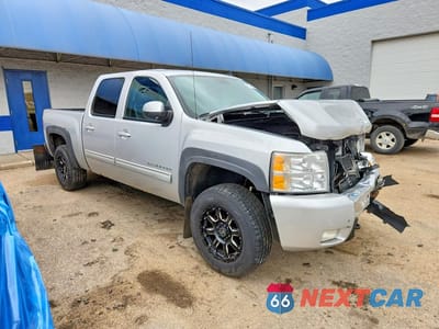 Czwarte zdjęcie samochodu z boku: 2010 CHEVROLET SILVERADO K1500 LTZ VIN:3GCRKTE29AG122429 - miniatura