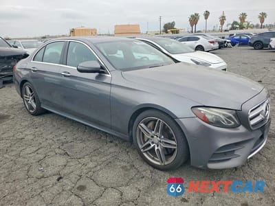 Czwarte zdjęcie samochodu z boku: 2017 MERCEDES-BENZ E 300 4MATIC VIN:WDDZF4KB6HA093517 - miniatura