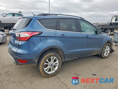 Trzecie zdjęcie samochodu z tyłu: 2018 FORD ESCAPE SE VIN:1FMCU9GD9JUB08783 - miniatura