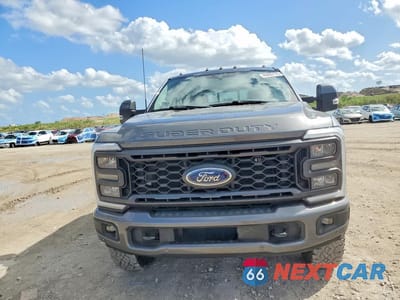 Piąte zdjęcie samochodu w środku: 2023 FORD F250 SUPER DUTY VIN:1FT8W2BMXPEE08290 - miniatura