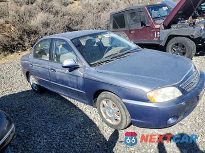 Czwarte zdjęcie samochodu z boku: 2004 KIA SPECTRA BASE VIN:KNAFB121645318498 - miniatura