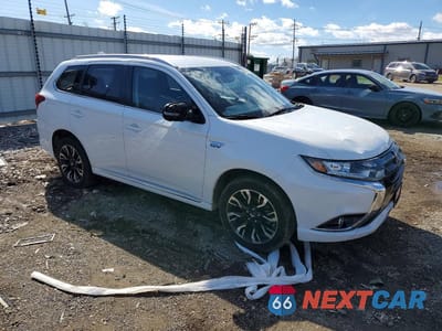 Czwarte zdjęcie samochodu z boku: 2018 MITSUBISHI OUTLANDER SE VIN:JA4J24A53JZ070776 - miniatura