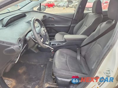 Zdjęcie 7 z 12 samochodu: 2016 TOYOTA PRIUS TWO VIN:JTDKBRFU5G3015930 - miniatura