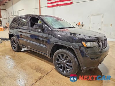 Czwarte zdjęcie samochodu z boku: 2019 JEEP GRAND CHEROKEE LAREDO VIN:1C4RJFAG3KC619549 - miniatura