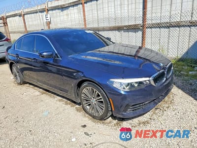 Czwarte zdjęcie samochodu z boku: 2019 BMW 530E VIN:WBAJA9C51KB399745 - miniatura