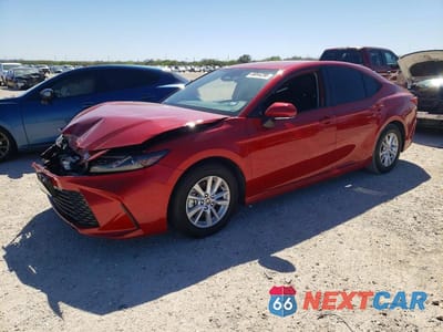 2025 TOYOTA CAMRY LE 4T1DAACKXSU020099 - główne zdjęcie licytacji z USA - miniatura