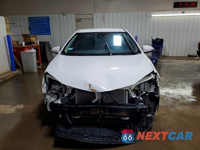 Piąte zdjęcie samochodu w środku: 2017 TOYOTA COROLLA SE VIN:5YFBURHE2HP653609 - miniatura