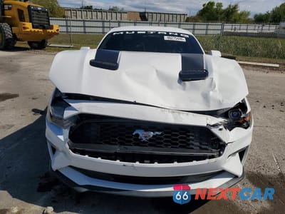 Piąte zdjęcie samochodu w środku: 2021 FORD MUSTANG VIN:1FA6P8TH4M5100252 - miniatura