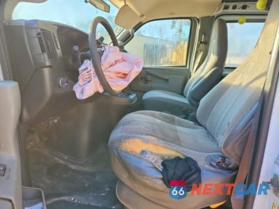 Zdjęcie 7 z 13 samochodu: 2017 GMC SAVANA G2500 VIN:1GTW7AFF5H1908635 - miniatura