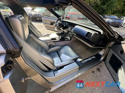 Piąte zdjęcie samochodu w środku: 1984 CHEVROLET CORVETTE VIN:1G1AY0780E5147284 - miniatura