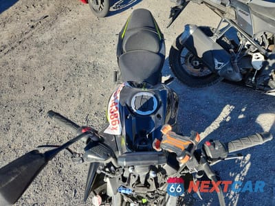 Piąte zdjęcie samochodu w środku: 2020 KAWASAKI ER650 K VIN:ML5EREK16LDA03686 - miniatura