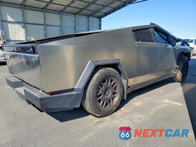 Trzecie zdjęcie samochodu z tyłu: 2024 TESLA CYBERTRUCK VIN:7G2CEHED0RA016281 - miniatura