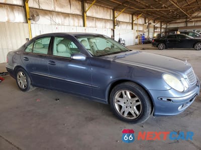 Czwarte zdjęcie samochodu z boku: 2004 MERCEDES-BENZ E 320 4MATIC VIN:WDBUF82J44X117578 - miniatura