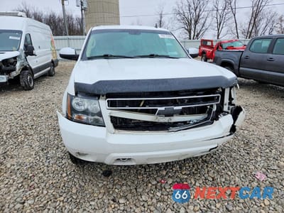 Piąte zdjęcie samochodu w środku: 2013 CHEVROLET SUBURBAN K1500 LT VIN:1GNSKJE76DR230245 - miniatura