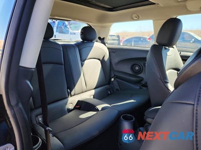 Zdjęcie 10 z 13 samochodu: 2024 MINI COOPER SE VIN:WMW13DJ01R2V43454 - miniatura