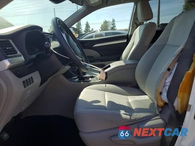 Zdjęcie 7 z 14 samochodu: 2018 TOYOTA HIGHLANDER LE VIN:5TDZARFH1JS034873 - miniatura