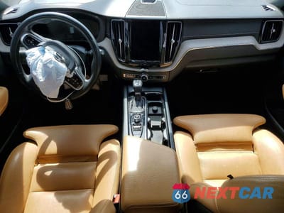 Zdjęcie 8 z 13 samochodu: 2018 VOLVO XC60 T5 INSCRIPTION VIN:YV4102RL2J1037413 - miniatura