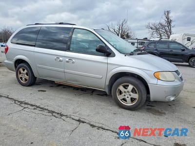 Czwarte zdjęcie samochodu z boku: 2006 DODGE GRAND CARAVAN SXT VIN:2D4GP44L56R857244 - miniatura