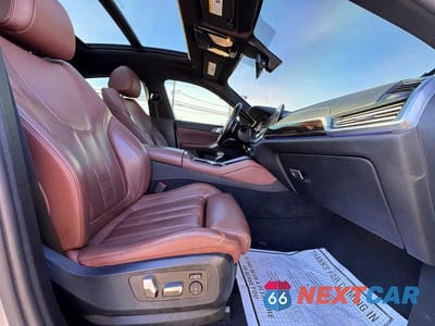 Piąte zdjęcie samochodu w środku: 2021 BMW X6 XDRIVE40I VIN:5UXCY6C03M9E61751 - miniatura