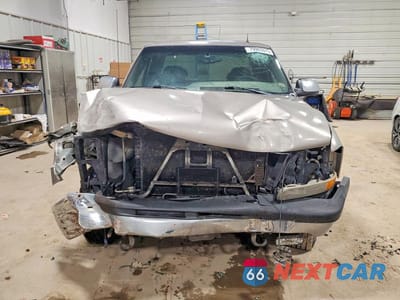 Piąte zdjęcie samochodu w środku: 2002 CHEVROLET SILVERADO K1500 VIN:2GCEK19T121117631 - miniatura