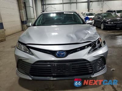 Piąte zdjęcie samochodu w środku: 2024 TOYOTA CAMRY HYBRID LE VIN:4T1C31AK0RU630659 - miniatura