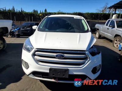 Piąte zdjęcie samochodu w środku: 2018 FORD ESCAPE SE VIN:1FMCU0GD9JUA35555 - miniatura