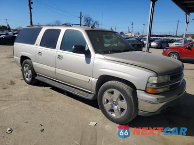 Czwarte zdjęcie samochodu z boku: 2004 CHEVROLET SUBURBAN C1500 VIN:3GNEC16Z04G330223 - miniatura
