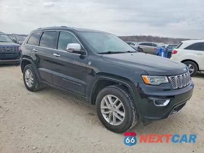 Czwarte zdjęcie samochodu z boku: 2017 JEEP GRAND CHEROKEE OVERLAND VIN:1C4RJFCG8HC815668 - miniatura