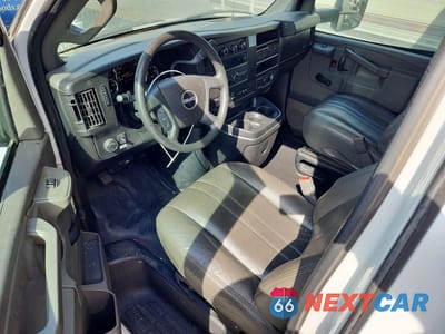 Zdjęcie 8 z 12 samochodu: 2020 GMC SAVANA BOX TRUCK VIN:7GZ37TCG3LN003648 - miniatura