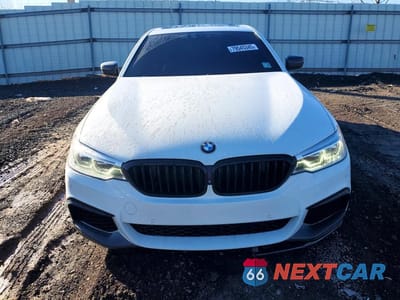 Piąte zdjęcie samochodu w środku: 2018 BMW M550XI VIN:WBAJB9C50JB049681 - miniatura