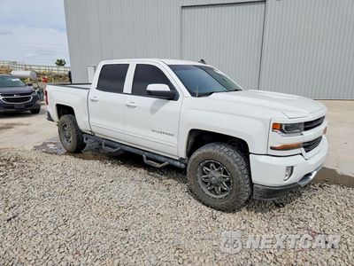 Czwarte zdjęcie samochodu z boku: 2018 CHEVROLET SILVERADO K1500 LT VIN:3GCUKREC1JG134922 - miniatura