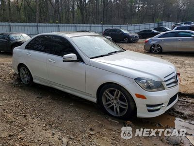 Czwarte zdjęcie samochodu z boku: 2013 MERCEDES-BENZ C 250 VIN:WDDGF4HB0DR285381 - miniatura
