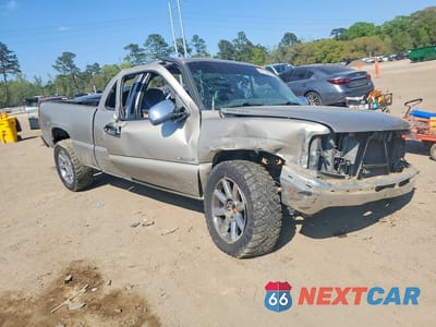 Czwarte zdjęcie samochodu z boku: 2002 CHEVROLET SILVERADO C1500 VIN:2GCEC19V121423176 - miniatura