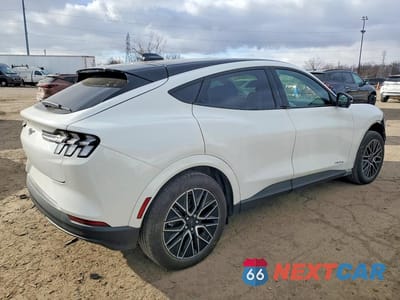 Trzecie zdjęcie samochodu z tyłu: 2025 FORD MUSTANG MACH-E PREMIUM VIN:3FMTK3SU0SMA17708 - miniatura