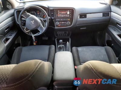 Zdjęcie 8 z 13 samochodu: 2018 MITSUBISHI OUTLANDER SE VIN:JA4AD3A34JJ004108 - miniatura