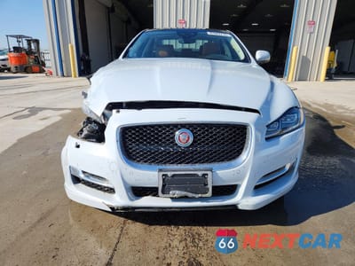 Piąte zdjęcie samochodu w środku: 2019 JAGUAR XJ R - SPORT VIN:SAJXJ1CD0K8W20336 - miniatura