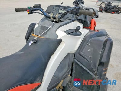 Piąte zdjęcie samochodu w środku: 2016 CAN-AM OUTLANDER L X MR 570 VIN:3JBLWAT2XGJ001439 - miniatura