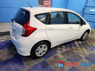 Trzecie zdjęcie samochodu z tyłu: 2018 NISSAN VERSA NOTE S VIN:3N1CE2CP7JL351966 - miniatura
