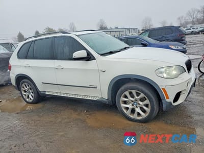 Czwarte zdjęcie samochodu z boku: 2013 BMW X5 XDRIVE35I VIN:5UXZV4C54D0B02223 - miniatura