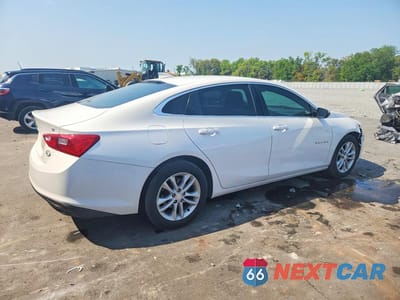 Trzecie zdjęcie samochodu z tyłu: 2018 CHEVROLET MALIBU LT VIN:1G1ZD5ST1JF163053 - miniatura
